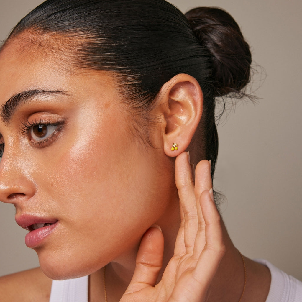 Cherry Light Yellow Stud