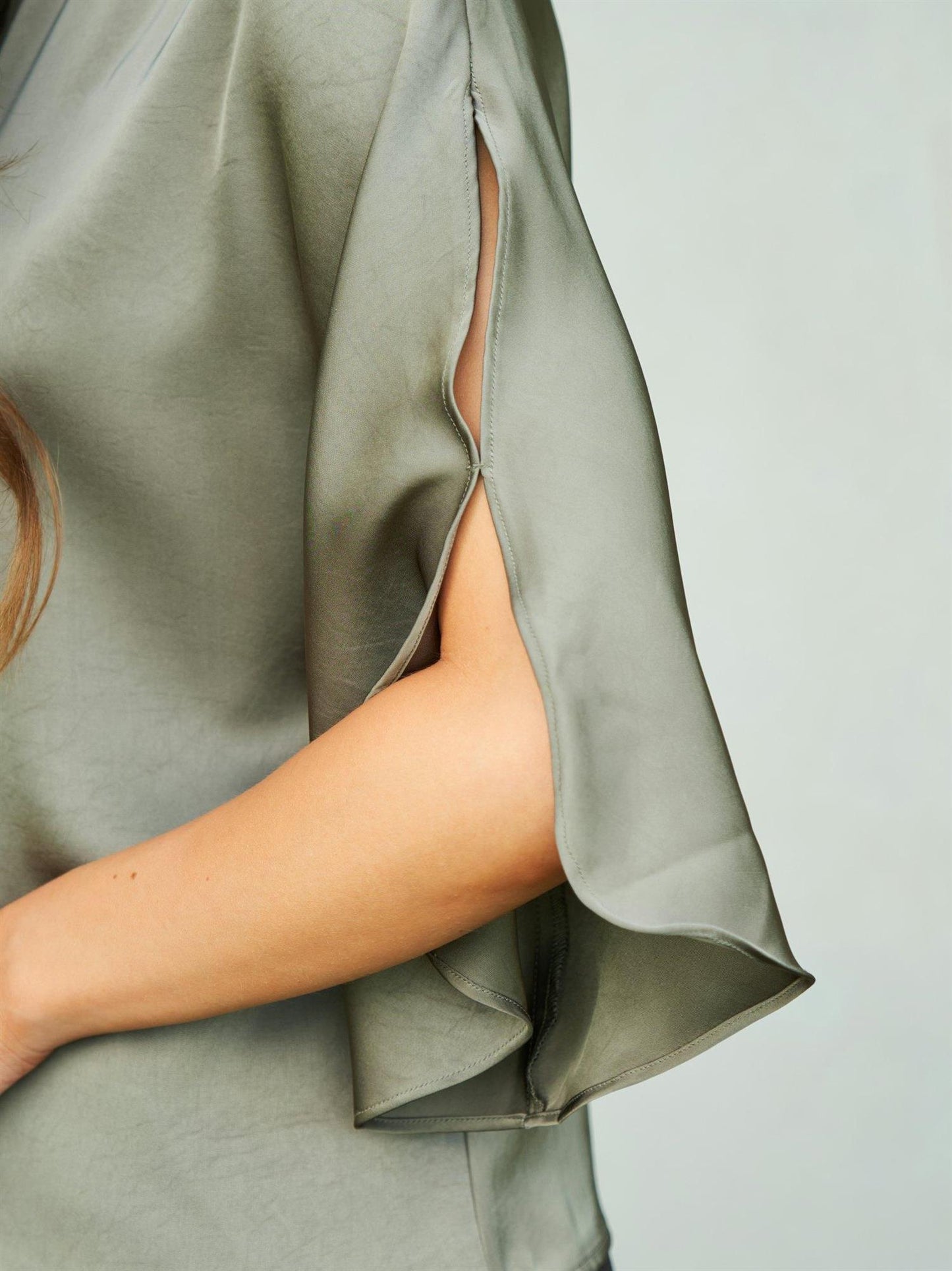Liora Heavy Sateen Blouse - Cold Army