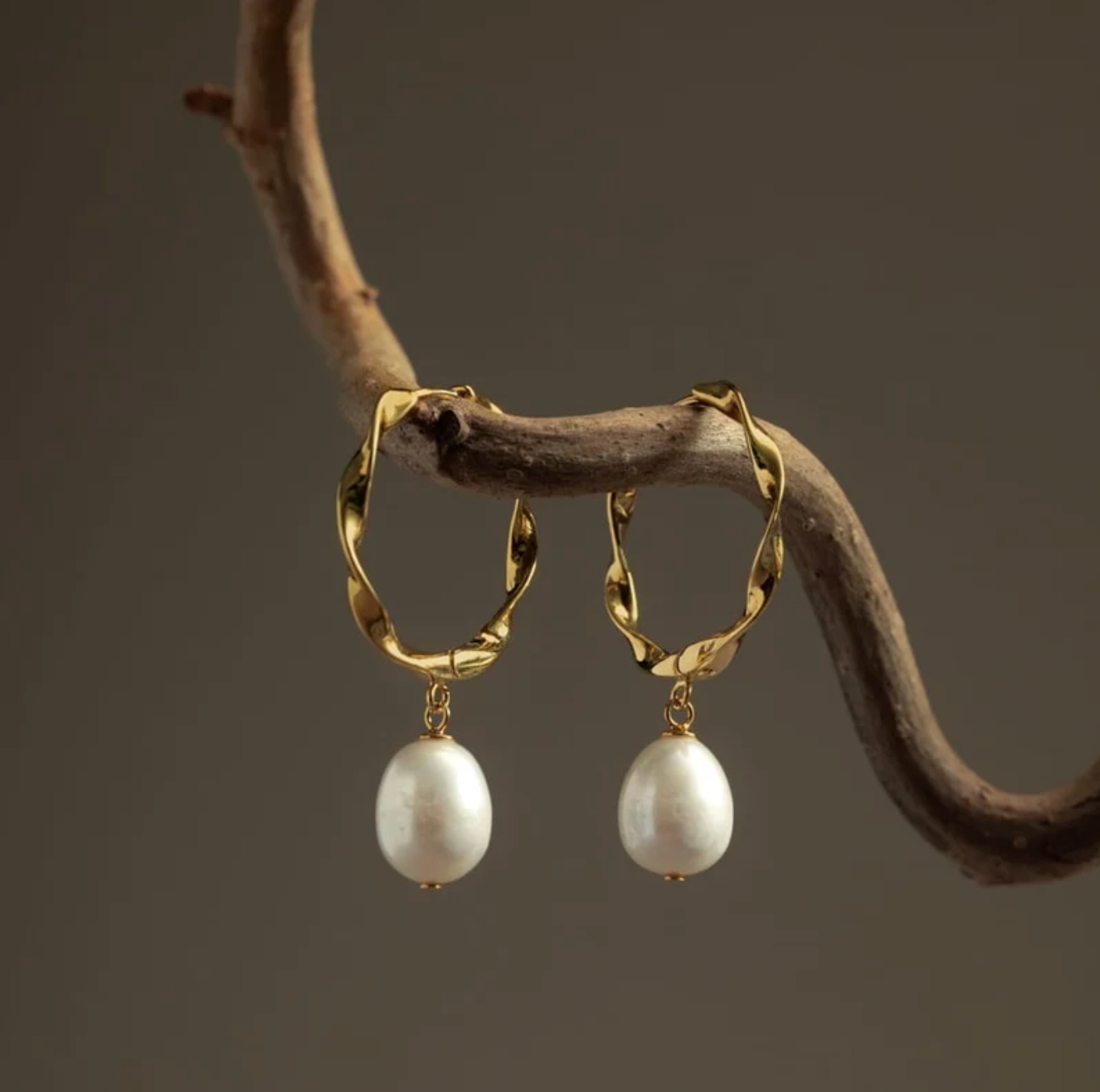 Ribbon & pearl mid size hoop earrings