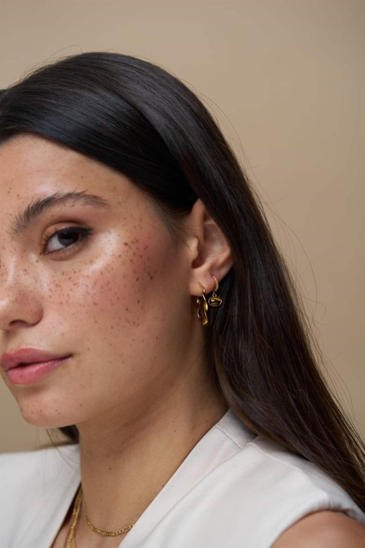 Mid size ribbon hoop earrings