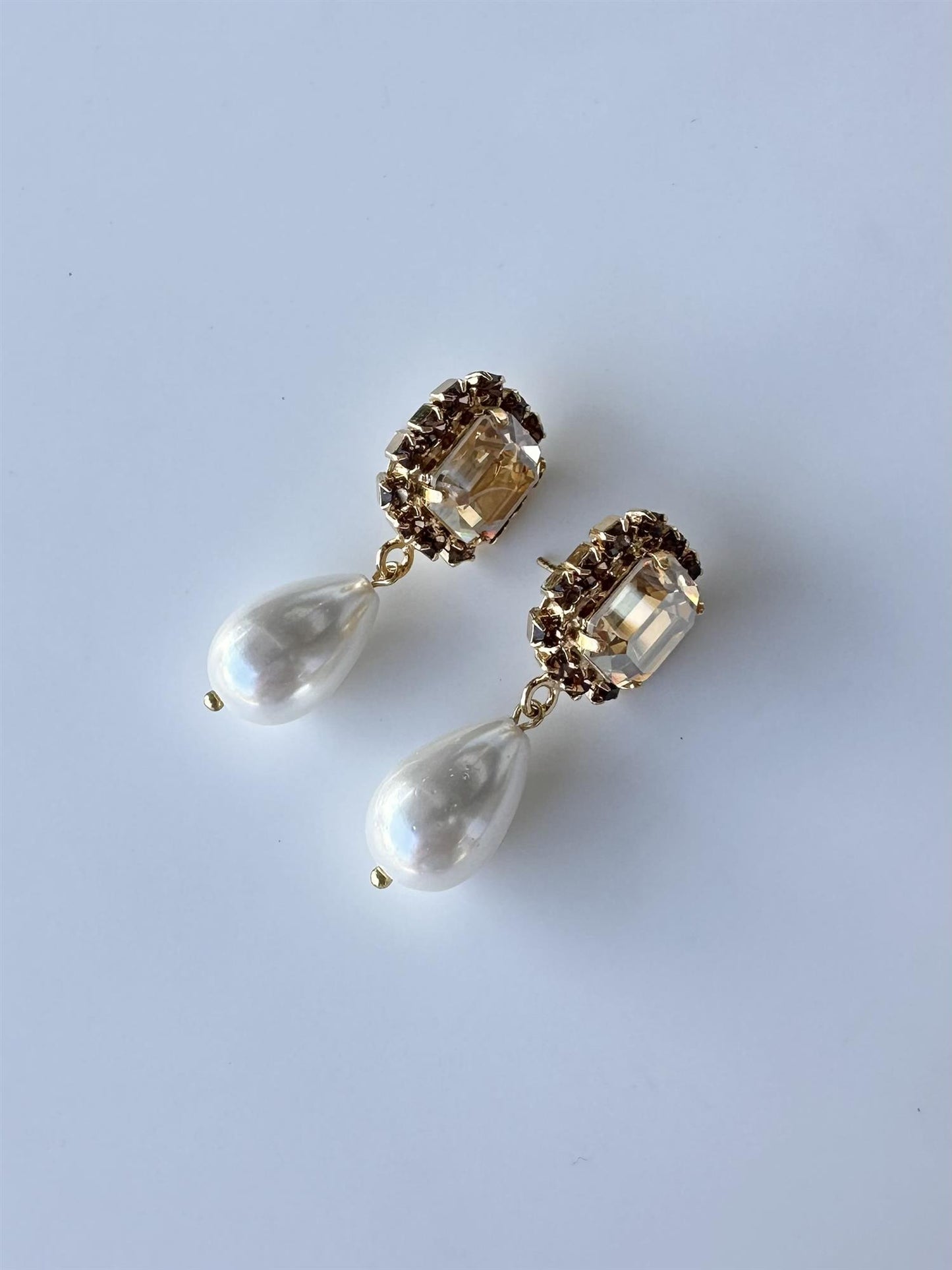 Young Royals - Golden Shadow / Smoky Quartz
