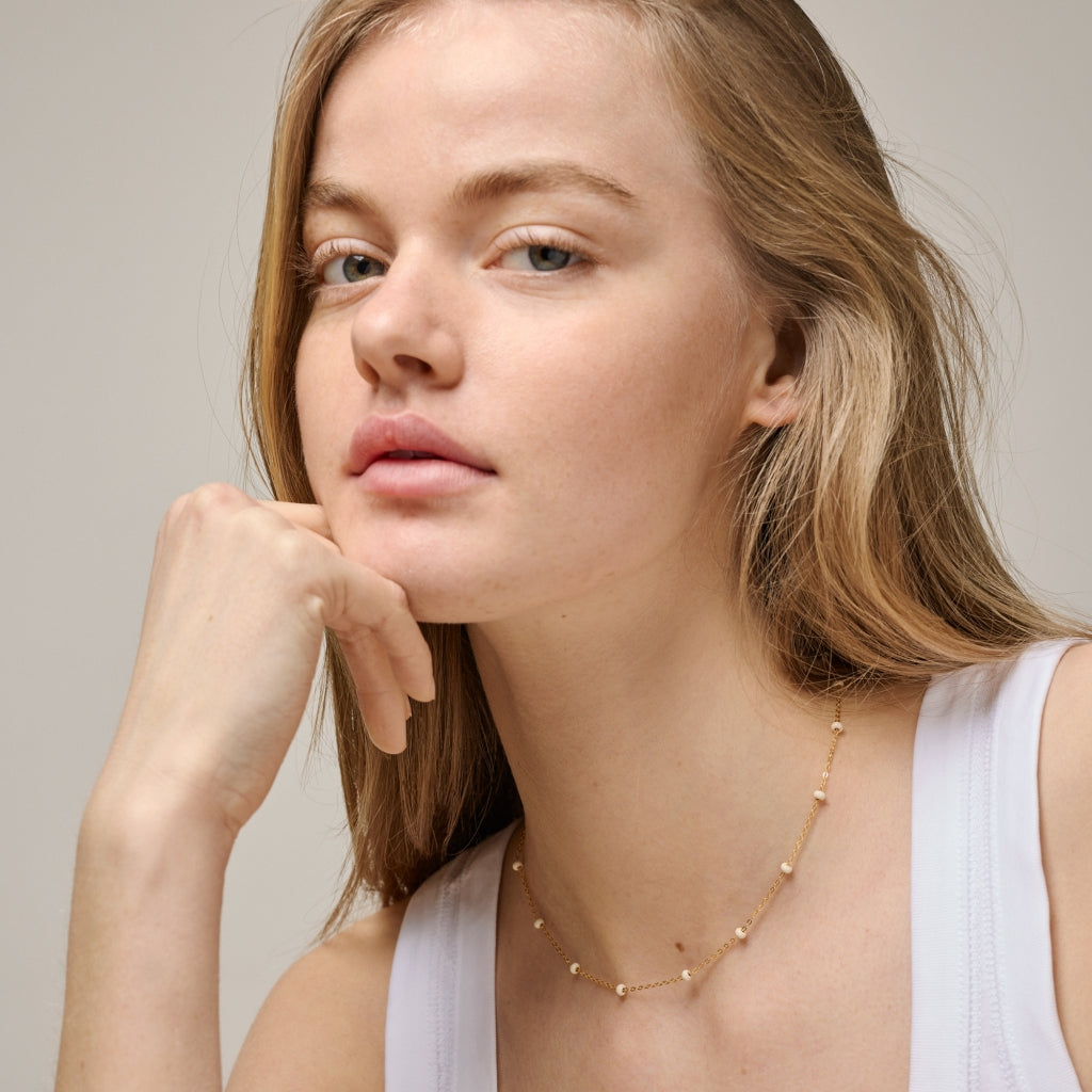 Lola Bold Daisy Necklace