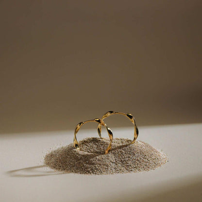 Mid size ribbon hoop earrings